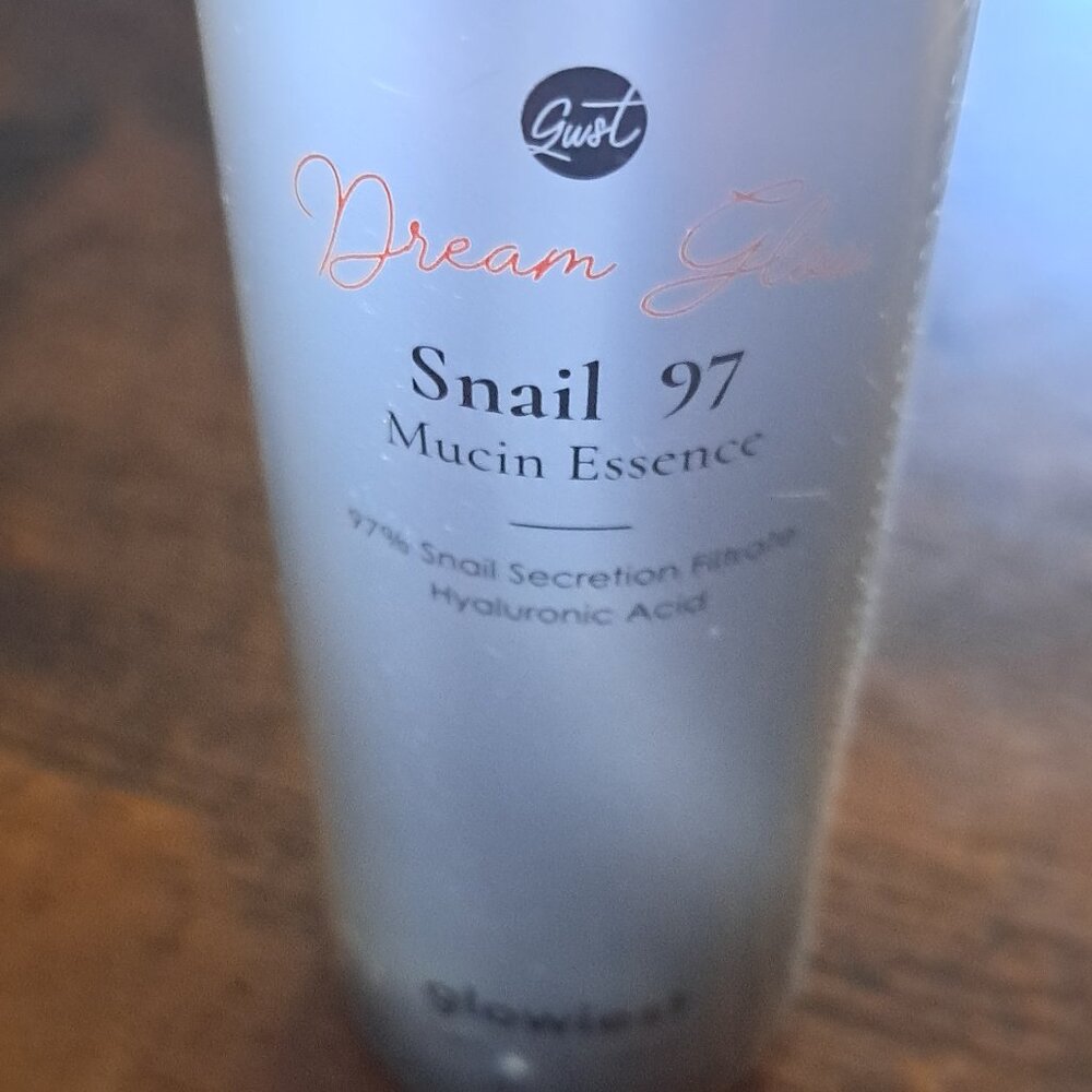 GLOWIEST DREAM GLOW SNAIL 97 MUCIN ESSENCE